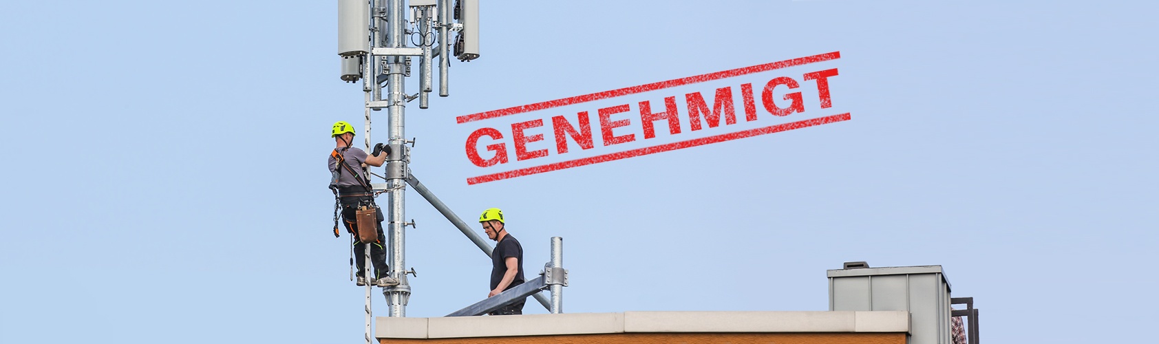 Aufbau von LTE-Antennen auf Hausdach