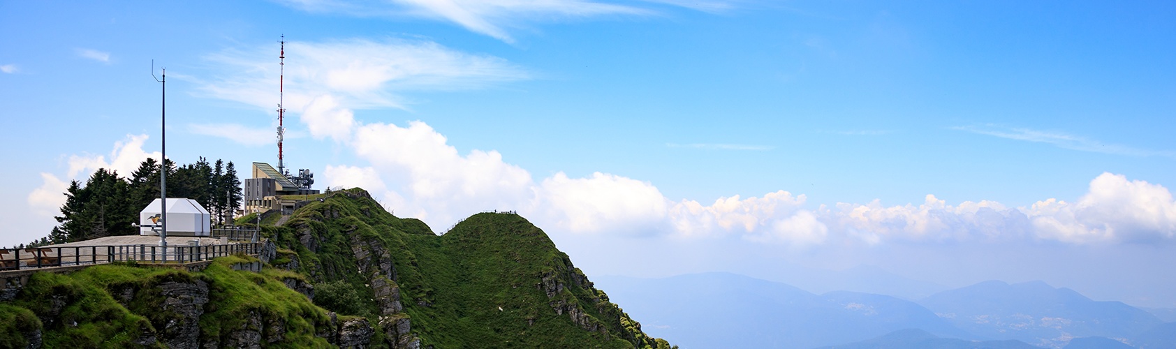 Funkstandort der Deutschen Funkturm in exponierter Lage ermöglicht im europäischen Luftverkehr schnellen Internet-Zugang über den Wolken